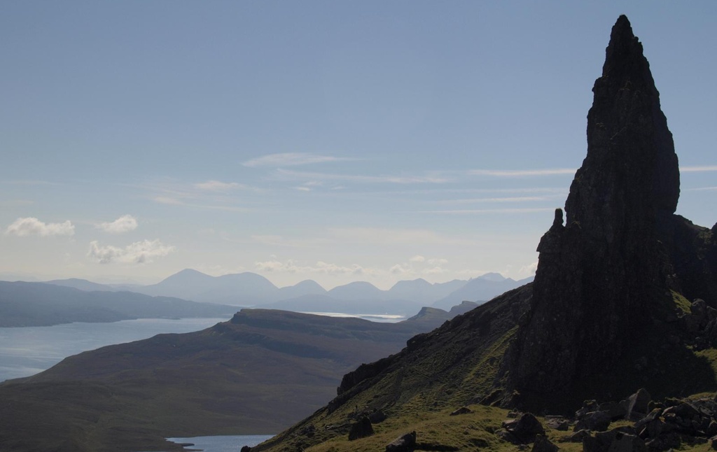 Panoràmica de les Highlands escoceses des de la roca d’Old Man of Storr, a la vall de la península Trotternish de l'Illa de Skye.